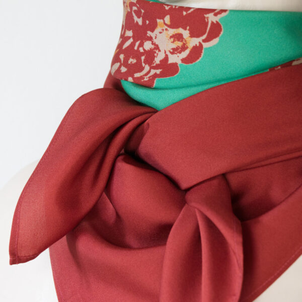 Foulard en soie Larmes de Crocodiles Roses | le Bestiaire