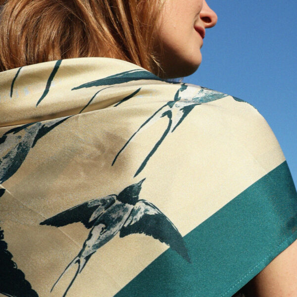 Foulard en soie – Les Hirondelles