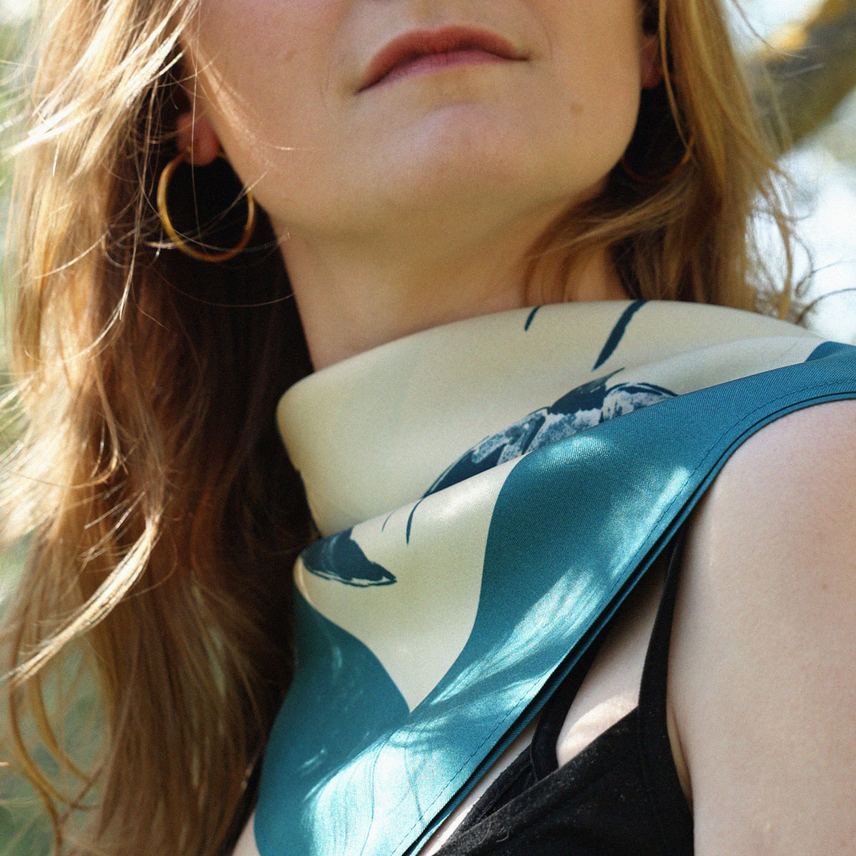 Foulard en soie Les Hirondelles | Le Bestiaire